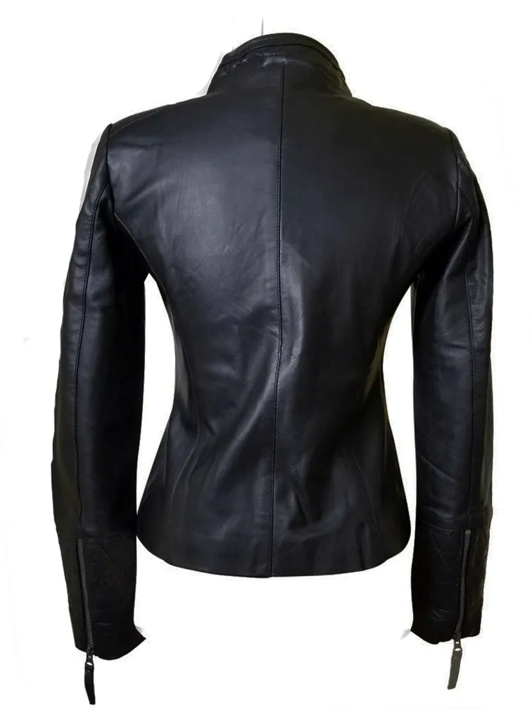 Arianne’s Plain Leather Jacket With Straight Collar