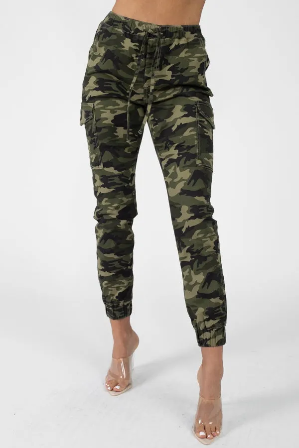 Camo Print Cargo Ankle Pants