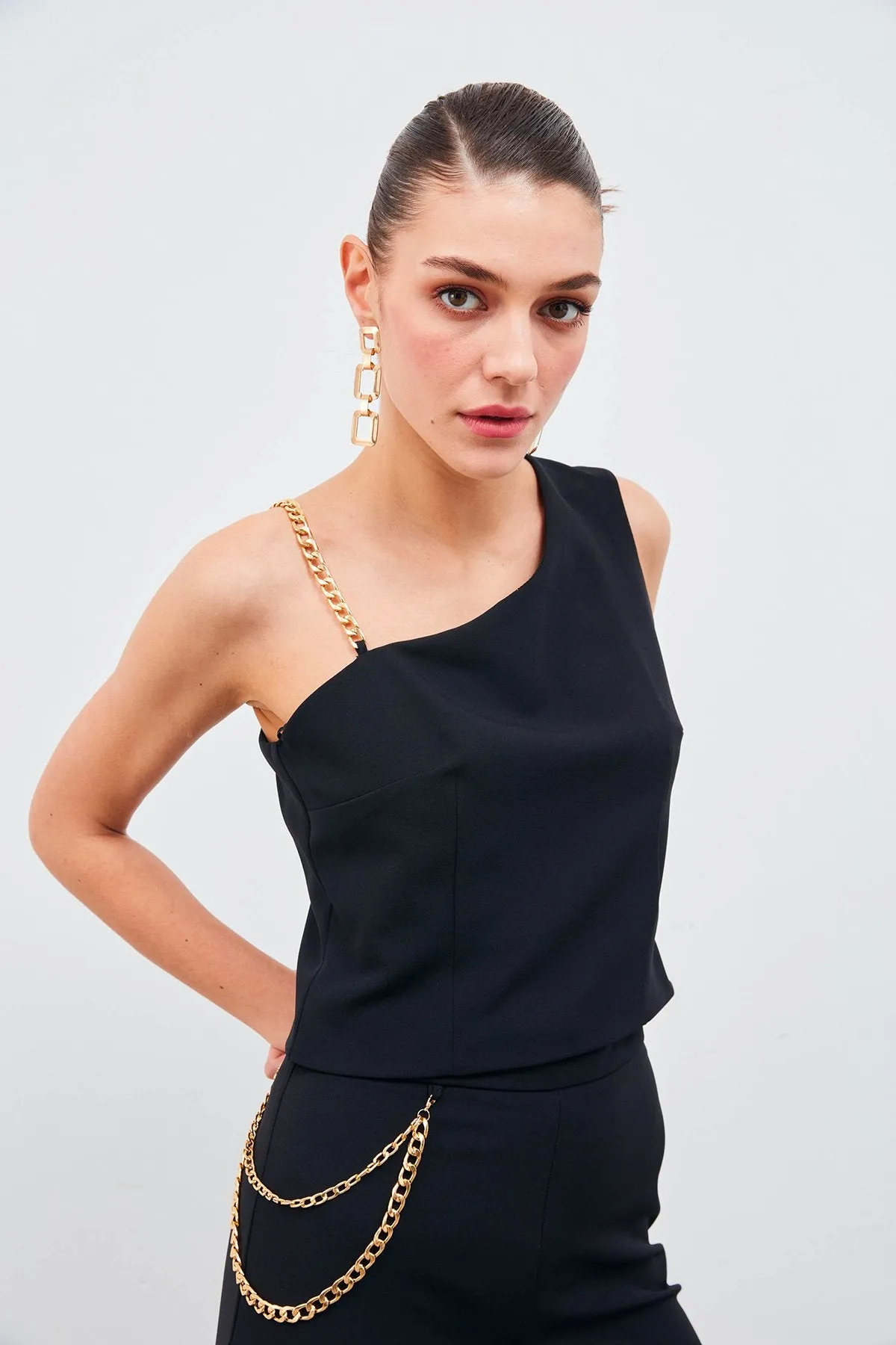 Chain Strap Detailed Crop Blouse - Black